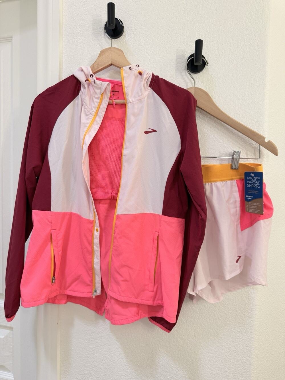 NWT 2 Piece Brooks Running Canopy Jacket Women and Matching Shorts - Size M